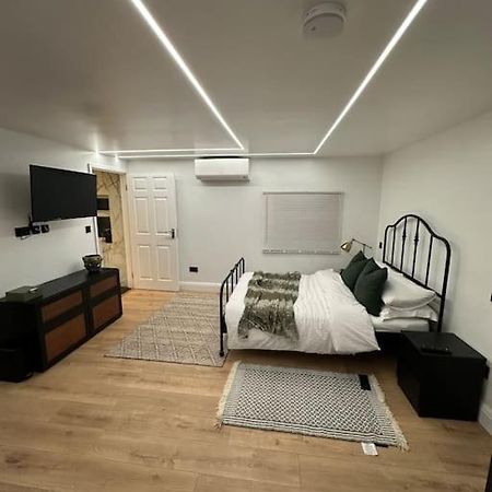 House Villa Watford  Kültér fotó