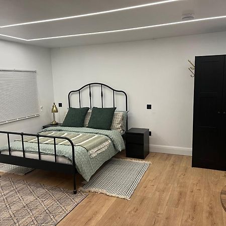 House Villa Watford  Kültér fotó