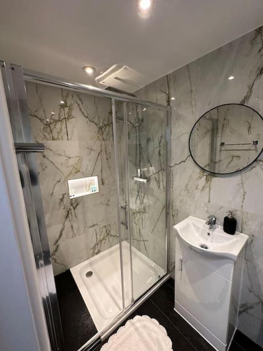 House Villa Watford  Kültér fotó