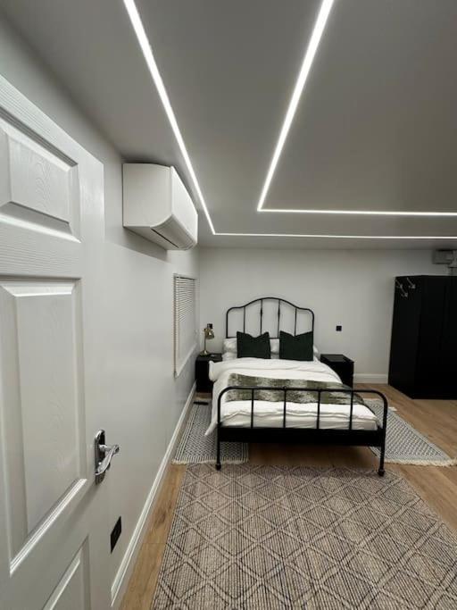House Villa Watford  Kültér fotó
